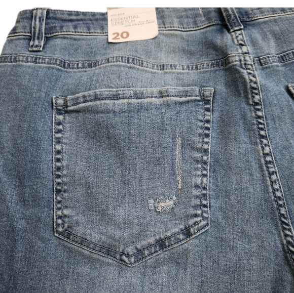 Lane Bryant Distressed Blue Cropped Flower Embroidered Detail Denim Sz 20 - Picture 7 of 16